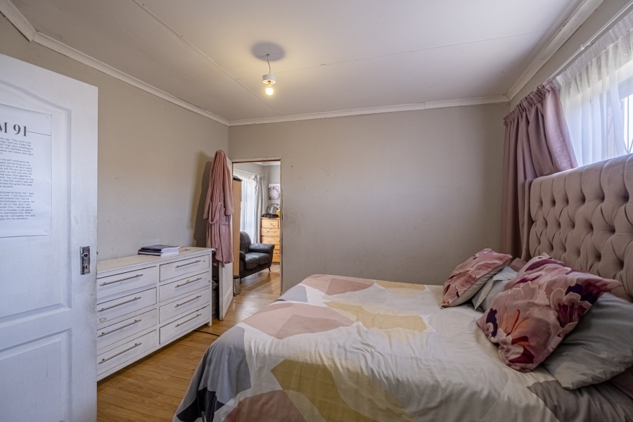 3 Bedroom Property for Sale in Overbaakens Eastern Cape